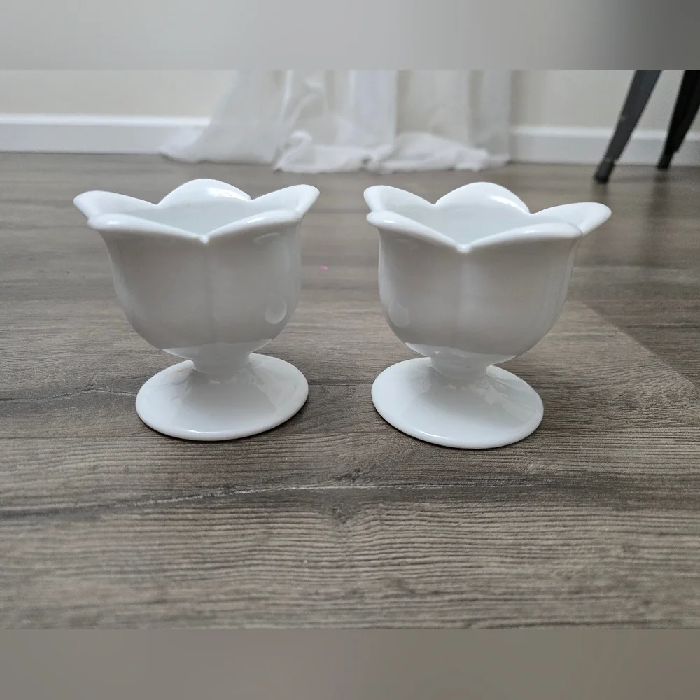 Set Of 2 Tulip Lotus White Glass Candleholders Cottage Farmhouse Classic Decor